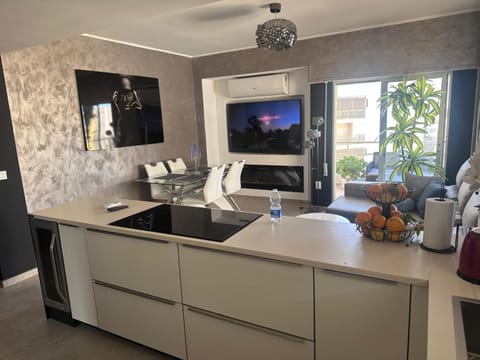 Kitchen or kitchenette, Living room, Dining area