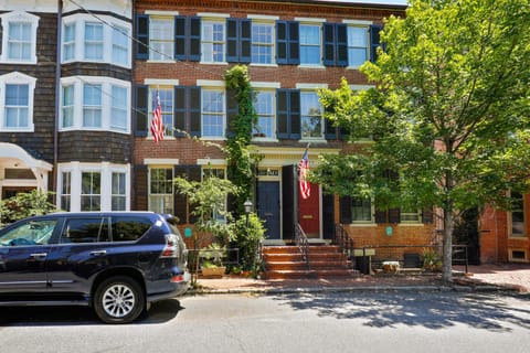 Property building, Street view