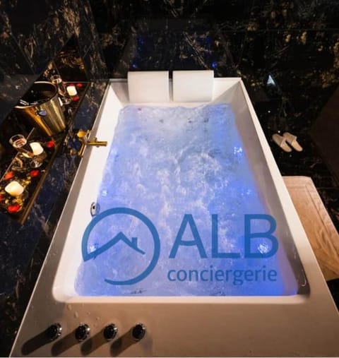 Night, Hot Tub, Hot Tub, Spa and wellness centre/facilities, Decorative detail