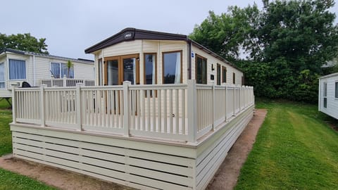 Hoburne Devon Bay Fabulous 3 bedroom caravan, with decking Campground/ 
RV Resort in Paignton