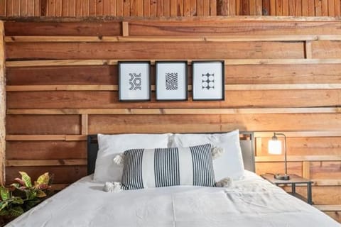 Wooden suite #7 Hotel in Lake Texoma