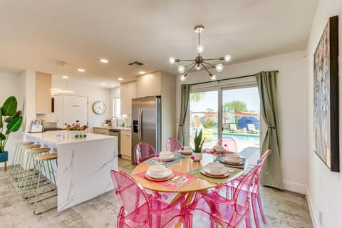 Outdoor Oasis with Pool Pink Palm Springs Paradise! House in Palm Springs