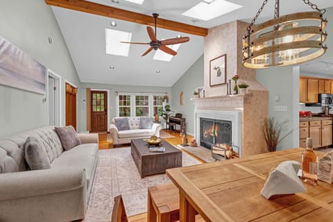 Wonderwood Cottage House in Sawyer