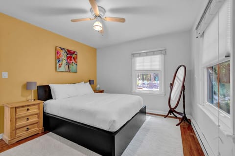 Wonderwood Cottage House in Sawyer