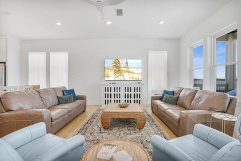 Beach Blessing- Pool Elevator Sleeps 16 SIX bedrooms 6 baths House in West Beach