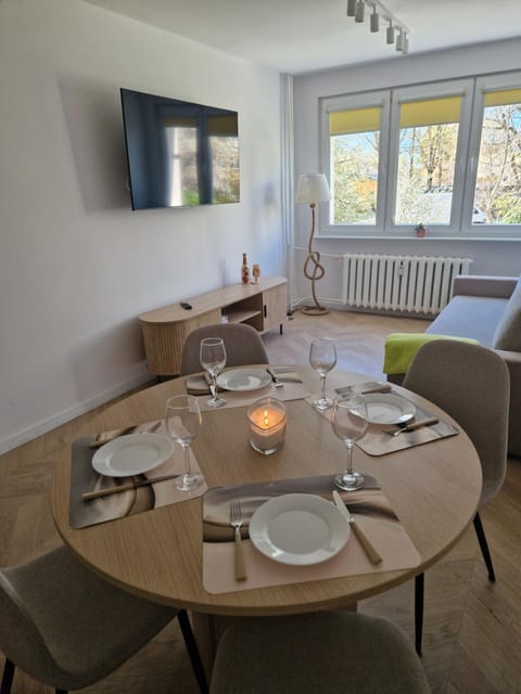 Communal lounge/ TV room, Dining area, Breakfast