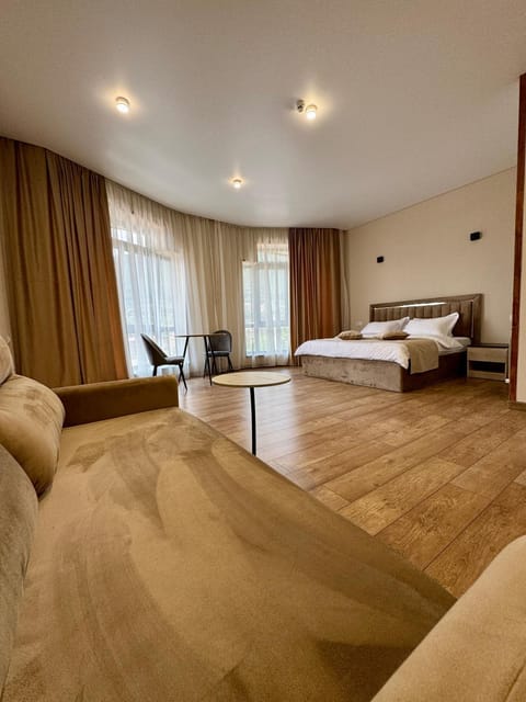 Bed, Photo of the whole room, Seating area, Bedroom