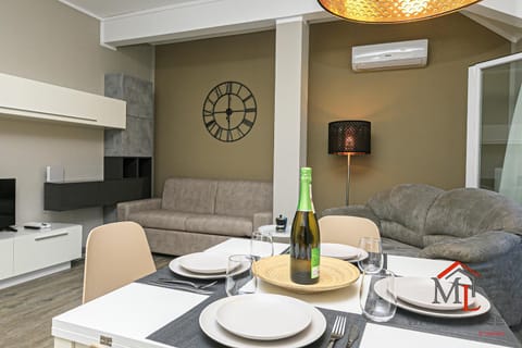 TV and multimedia, Seating area, Dining area, Evening entertainment, air conditioner