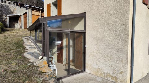 Patio, Facade/entrance