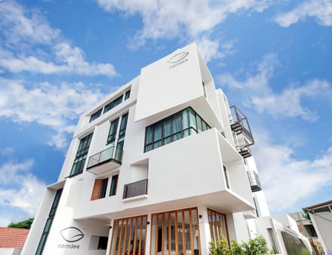 Facade/entrance, Swimming pool