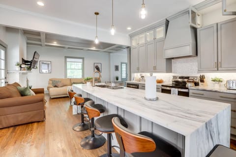 2 Mi to Dtwn Stylish Urban Retreat in Birmingham House in Birmingham