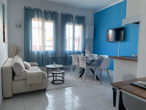 TV and multimedia, Living room, Dining area