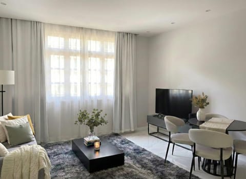 Communal lounge/ TV room, TV and multimedia, Living room, Seating area