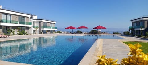 Property building, Day, Natural landscape, Pool view, Sea view, Swimming pool, sunbed