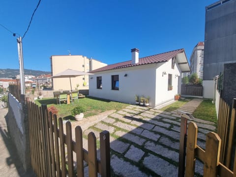Property building, Day, Neighbourhood, Street view