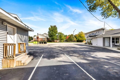 Double Bed suite in Heart of Lake City Inn in Michigan