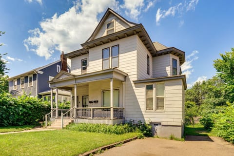 Less Than 2 Mi to Dtwn and Mississippi River West Side Home Apartment in Maplewood