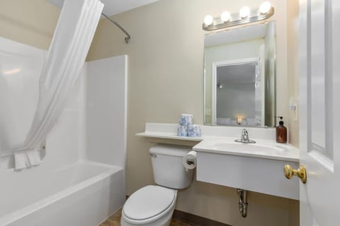 Cozy Stay in Lake City- 2 Double Beds suite Inn in Michigan