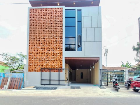 Facade/entrance