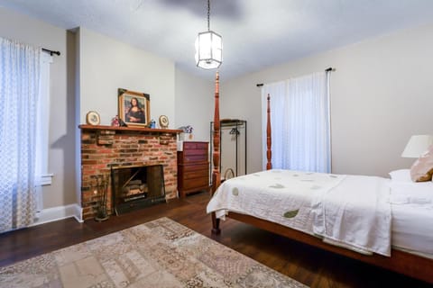 Renovated 4BR | 10 Min to Liberty University House in Lynchburg