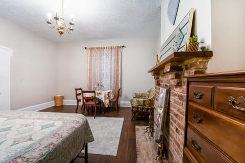 Renovated 4BR | 10 Min to Liberty University House in Lynchburg