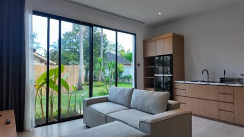 Kitchen or kitchenette, Living room, Seating area, Dining area, Garden view