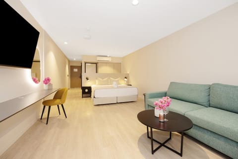 Bed, TV and multimedia, Living room, Seating area, Bedroom