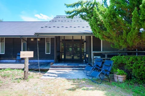 Property building, Spring, Day, Garden