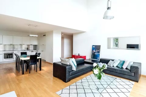 TV and multimedia, Seating area, Dining area