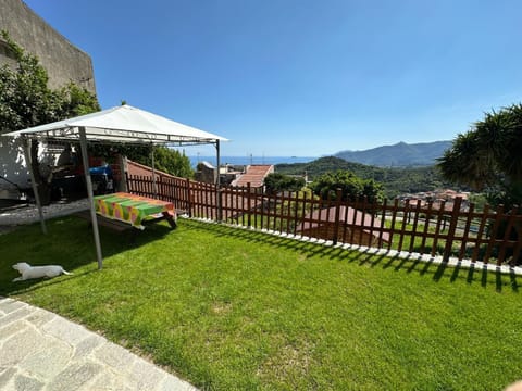 Property building, Garden, Balcony/Terrace