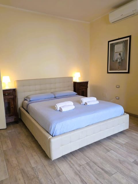 Bed, Bedroom, wardrobe, air conditioner