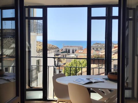 Day, Natural landscape, View (from property/room), Balcony/Terrace, Dining area, Sea view