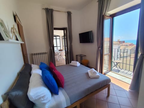 Bed, Natural landscape, Balcony/Terrace, Bedroom, Sea view, towels