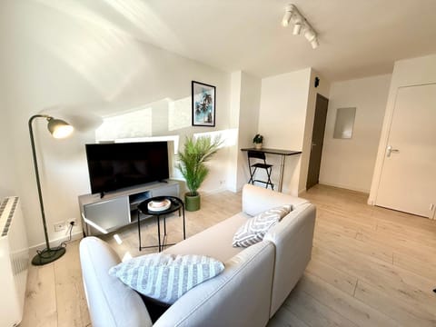 Communal lounge/ TV room, TV and multimedia, Living room
