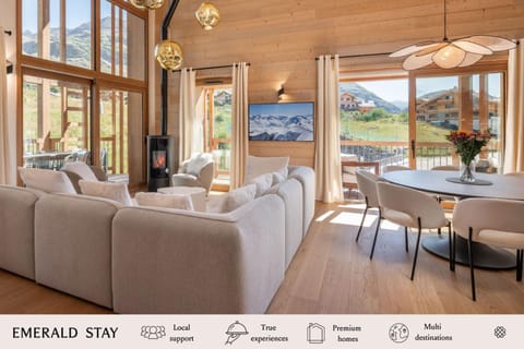 TV and multimedia, Living room, Seating area, Dining area