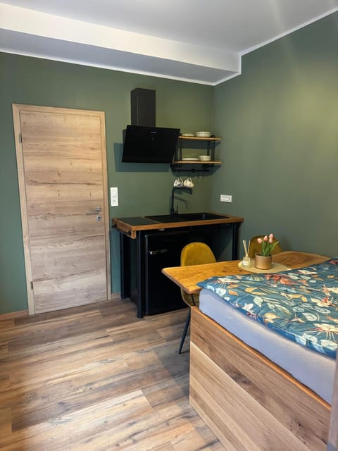 Bed, Photo of the whole room, Dining area, Bedroom