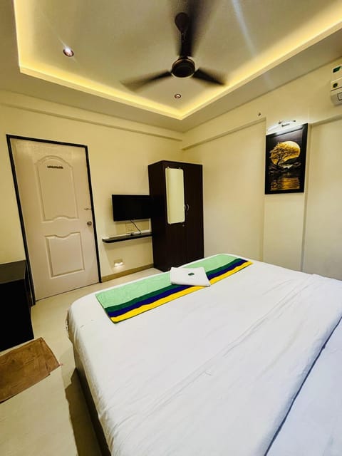 Bed, Photo of the whole room, Bedroom, wardrobe