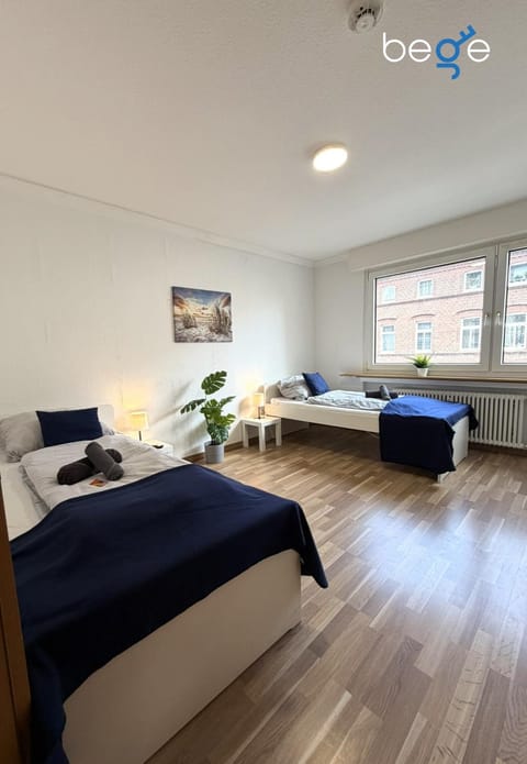 Bed, Photo of the whole room, towels