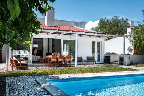 Property building, Day, Garden, Garden view, Pool view, Swimming pool