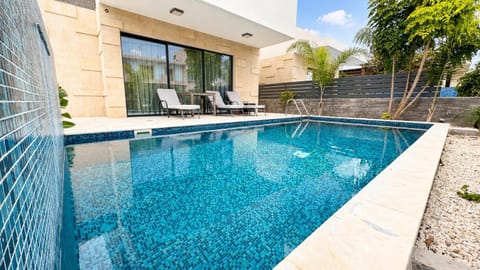 Day, Pool view, Swimming pool, sunbed