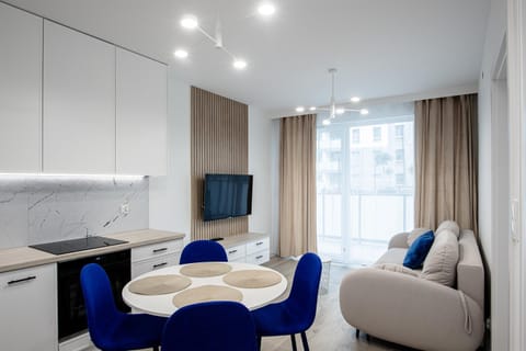 TV and multimedia, Kitchen or kitchenette, Living room, Seating area, Dining area
