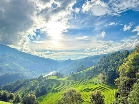 Nearby landmark, Natural landscape, Mountain view