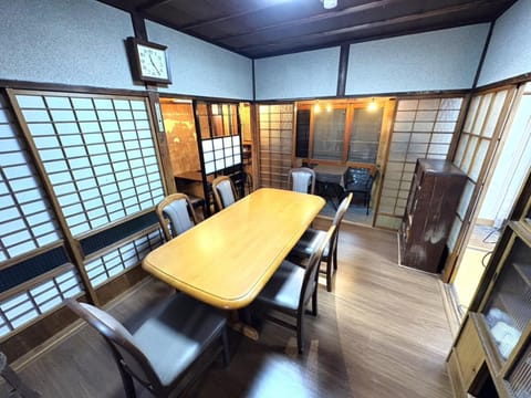 Seating area, Dining area