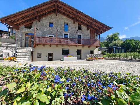 Property building, Day, Garden, Garden view