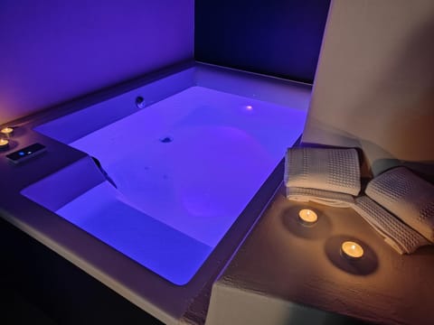 Hot Tub, Hot Tub, Spa and wellness centre/facilities, Swimming pool