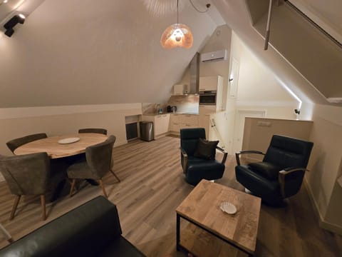 Kitchen or kitchenette, Seating area, Dining area