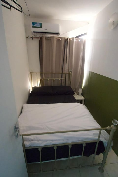 Bed, Bedroom, air conditioner