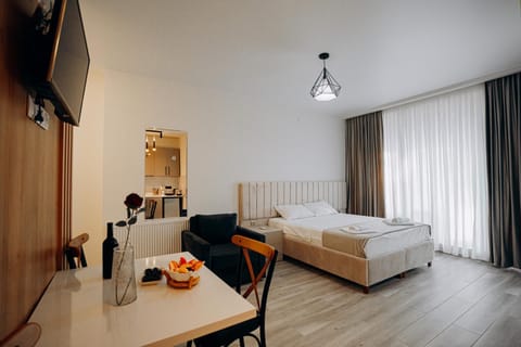 Bed, Photo of the whole room, Dining area