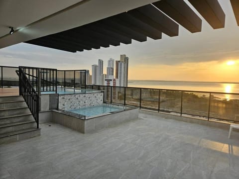 Natural landscape, View (from property/room), Balcony/Terrace, Pool view, Swimming pool, Sunset, sunbed