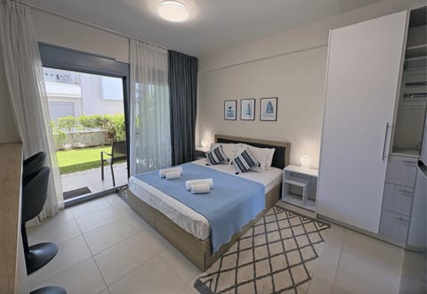 Bed, Photo of the whole room, Bedroom, Garden view, towels